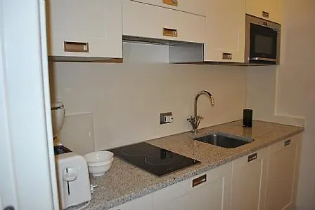 Apartment Sleeps 2 Pool Wifi Meina