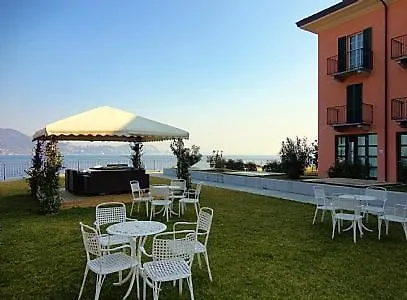 Sleeps 2 Pool Wifi * Meina