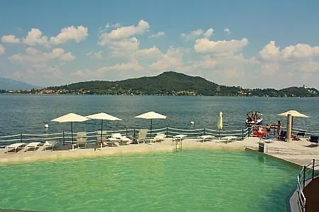Sleeps 2 Pool Wifi * Meina