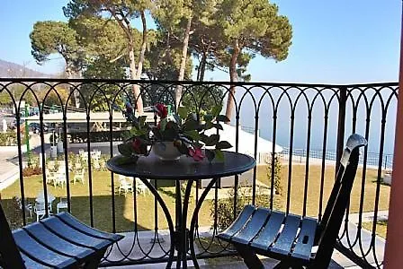 Sleeps 2 Pool Wifi Apartment *